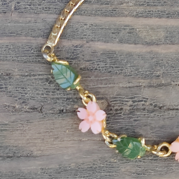 Vintage Jade And Coral Rose Bracelet - Picture 2 of 9